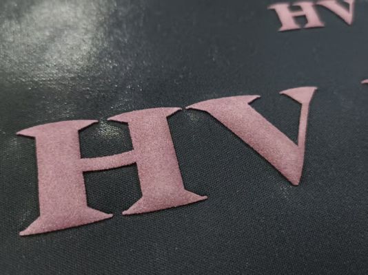 3D настраиваемая одежда из пенообразной пенообразной одежды с рельефной наклейкой логотип одежды теплый пресс этикетки для капюшонов