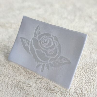 OEM ODM Высококачественные тканевые этикетки Тканевые теги Шейные этикетки для одежды Брендный логотип Тканевая этикетка