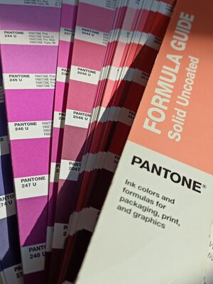 Индивидуальный изысканный логотип, вышитый на ткани, нашивки для одежды