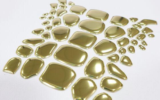 Фабрика Custom Metallic Gold TPU Heat Transfer Label - эмблема нерегулярной формы для роскошной одежды и модной одежды