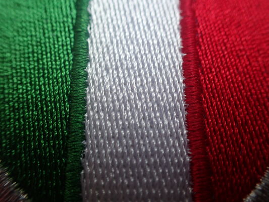 Оптовая вышивка на заказ 3D вывешенный логотип одежда этикетки для использования в одежде