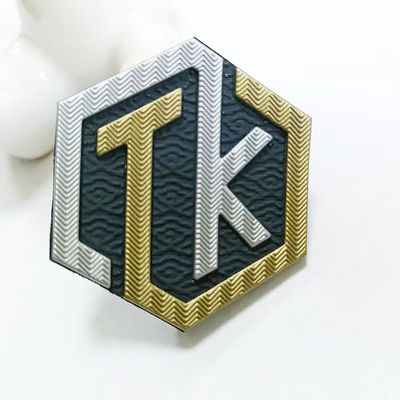Изготовленные на заказ выбитые ярлыки Tpu передачи тепла футболки логотипа имени для одежды